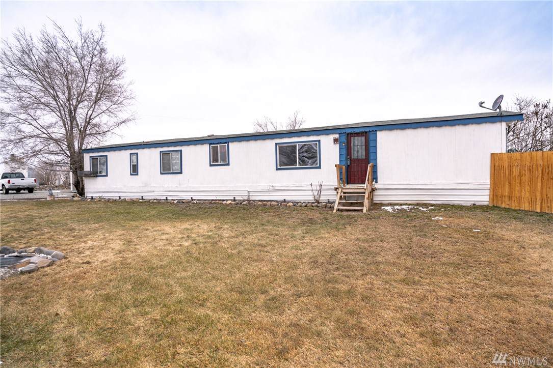 207 Railroad Ave - Photo 1