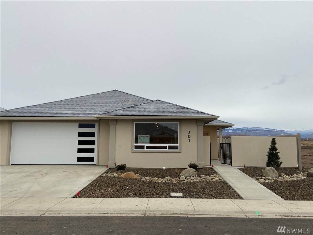 209 Stanford Ave - Photo 1