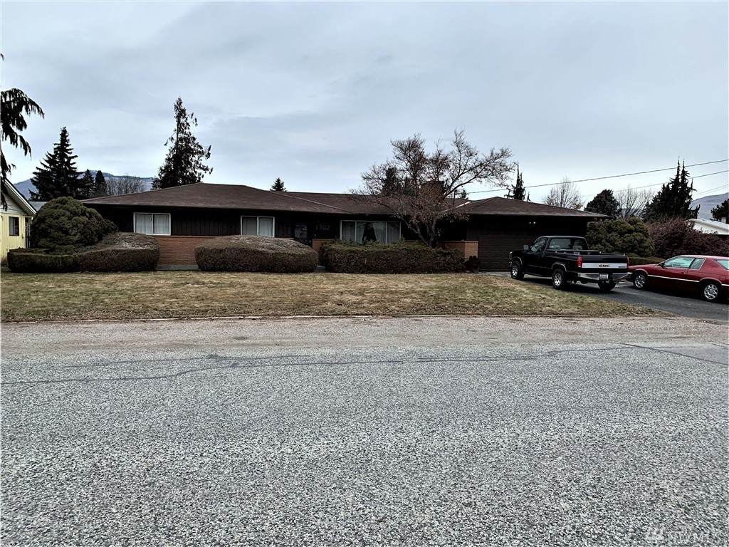 1702 Walnut St - Photo 1