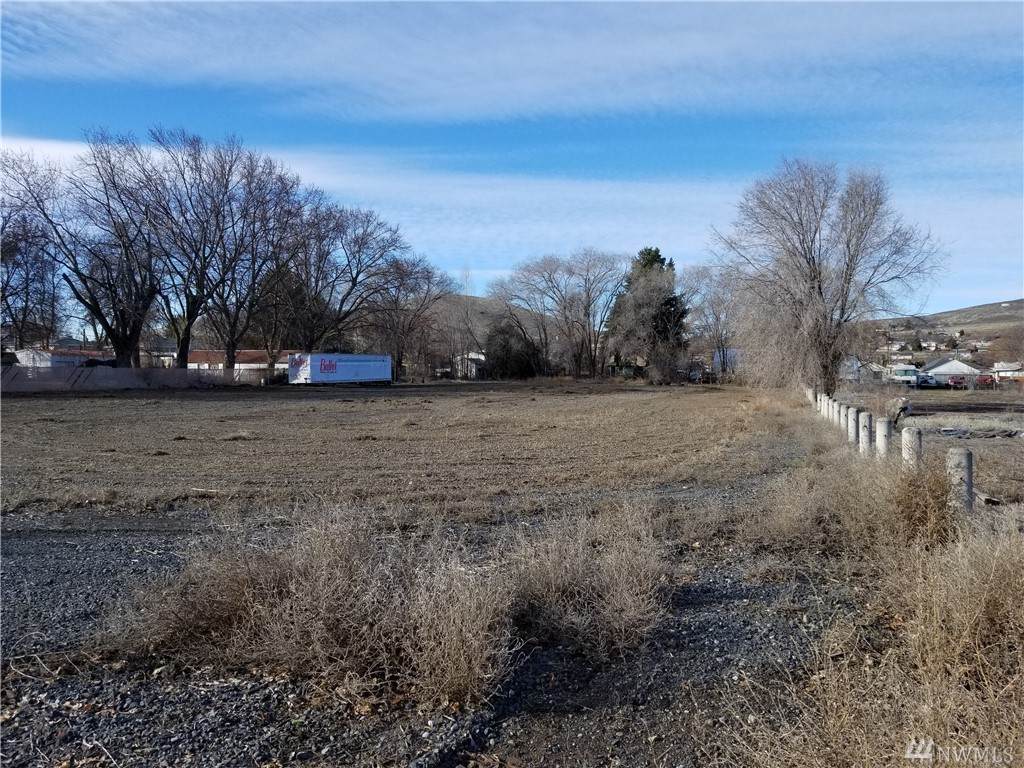 735 Basin St - Photo 1