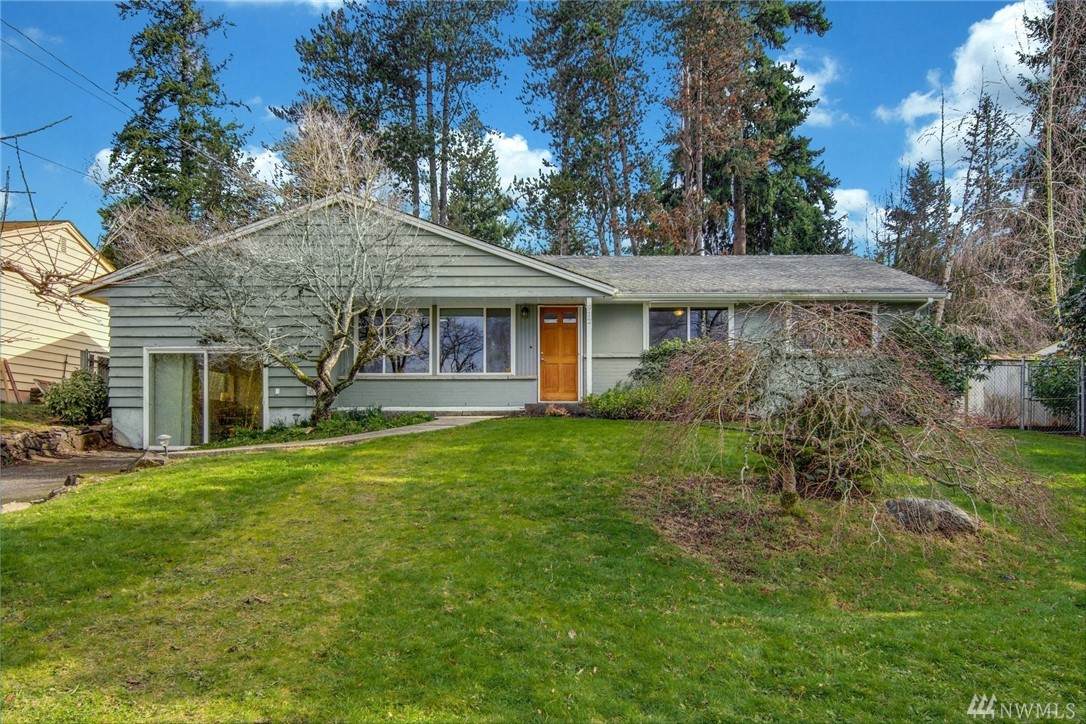 912 165th Ave - Photo 1