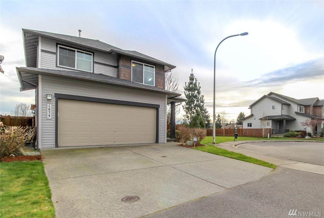 1074 42nd Ct Ne - Photo 1