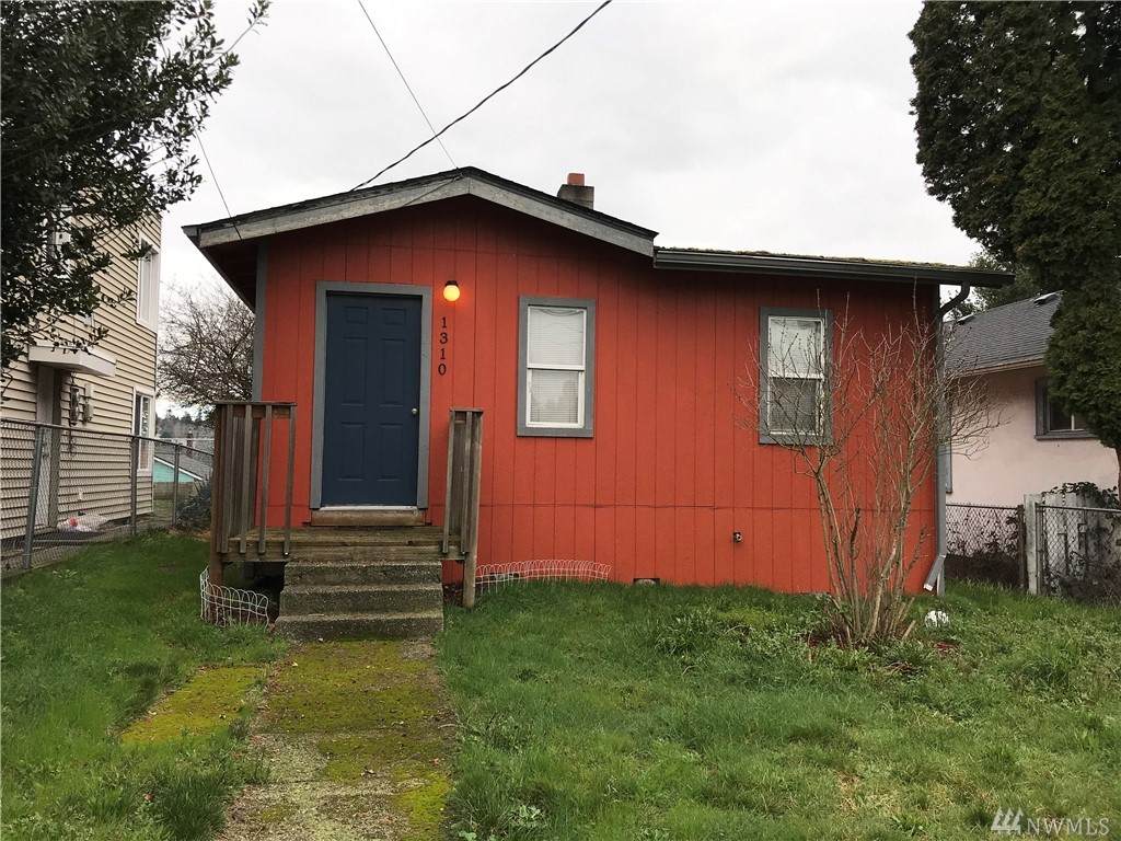 1310 Warren Ave - Photo 1