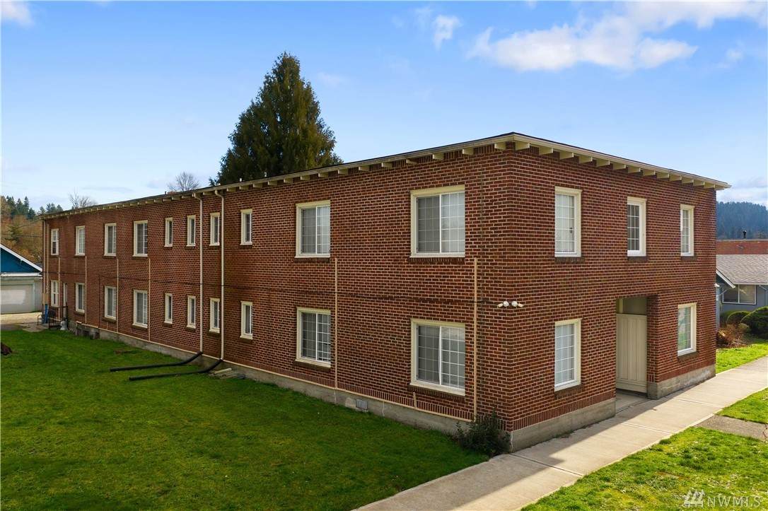914 Tower Ave - Photo 1