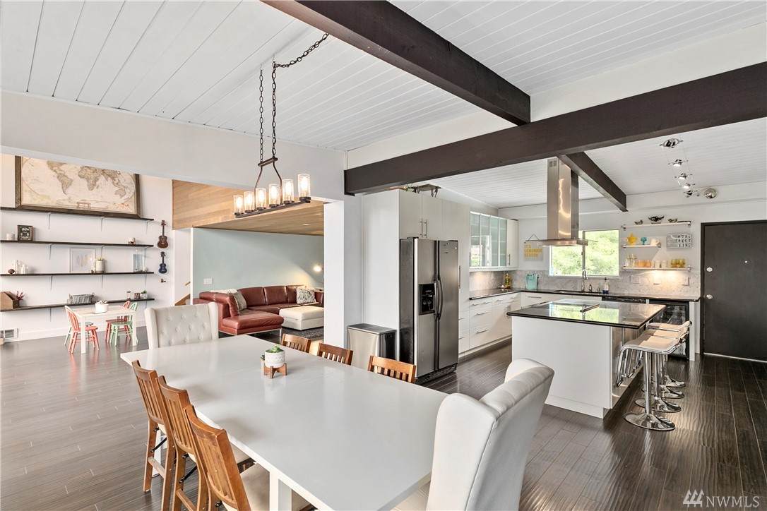315 10th Ave - Photo 1