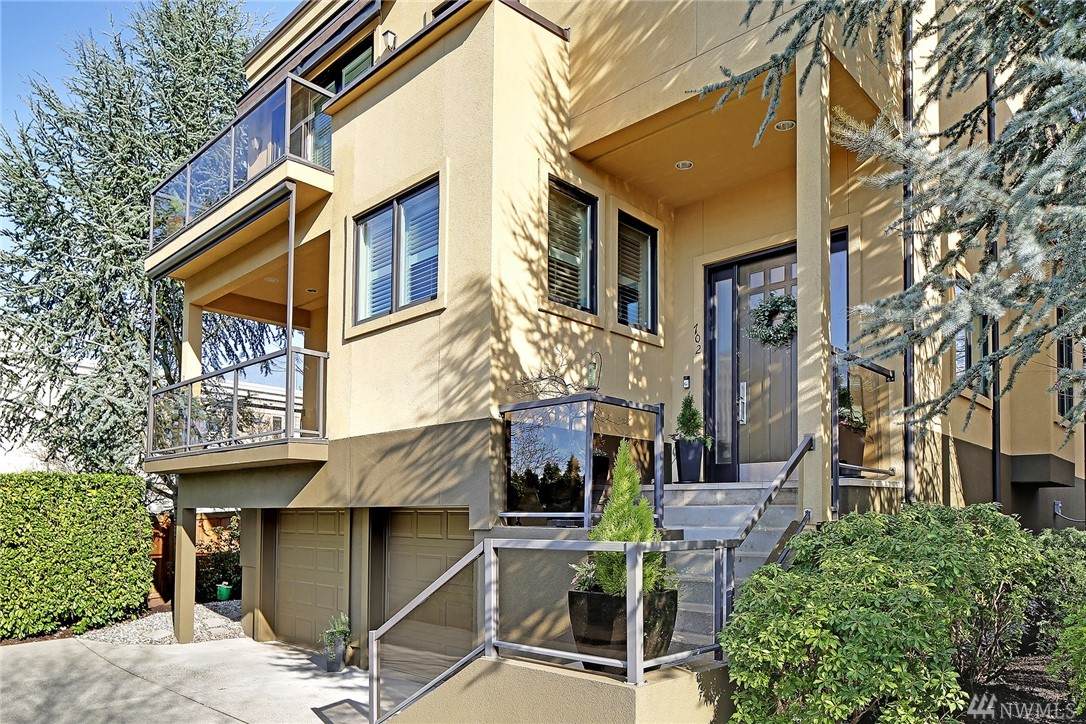 702 Kirkland Ave - Photo 1