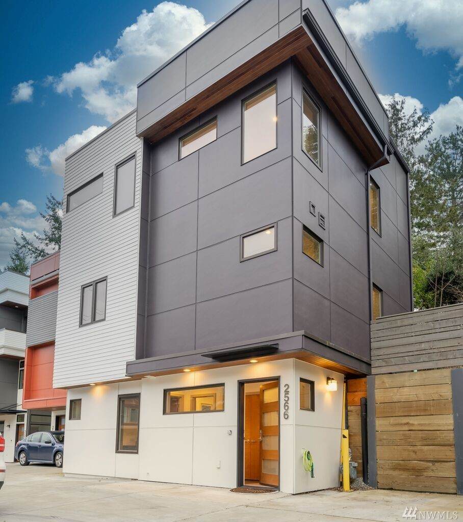 2566 3rd Ave - Photo 1