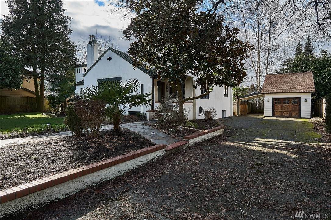 318 Lewis St - Photo 1