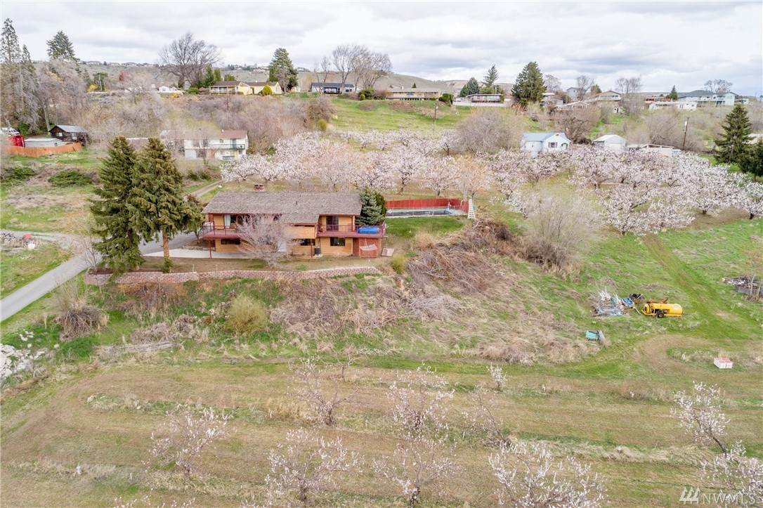 2211 Cascade Ave - Photo 1