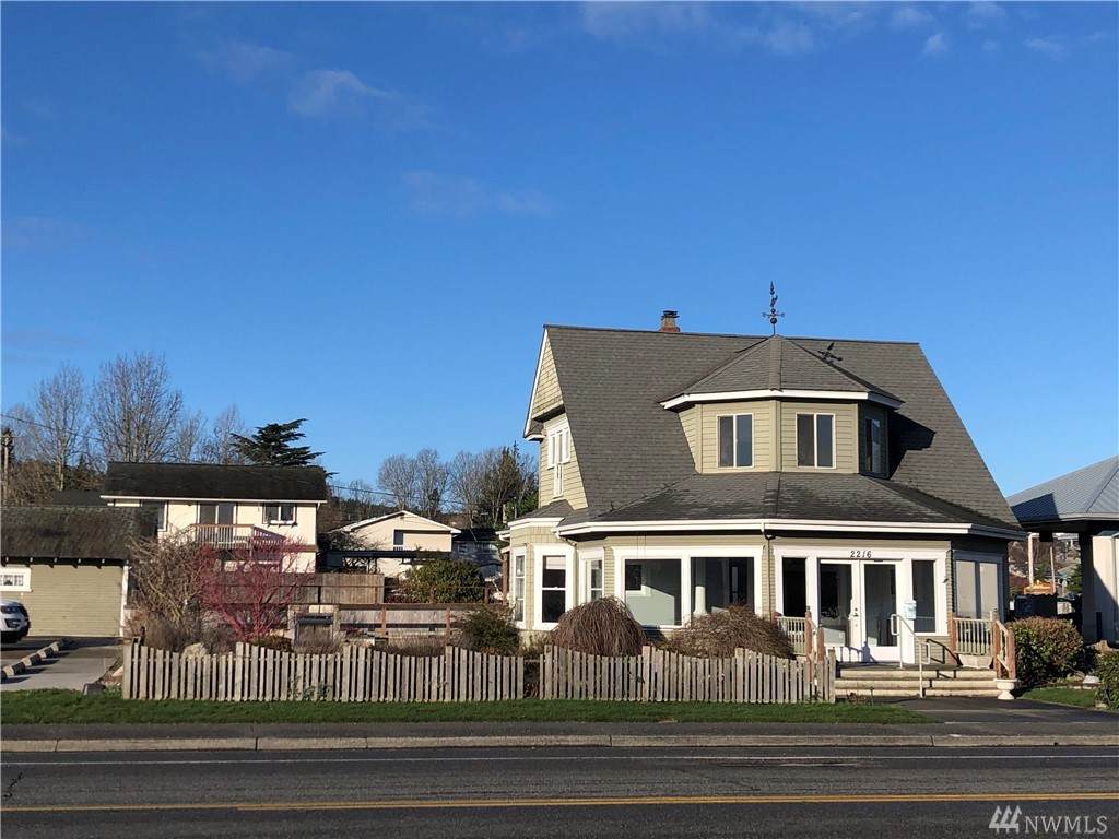 2216 Commercial Ave - Photo 1