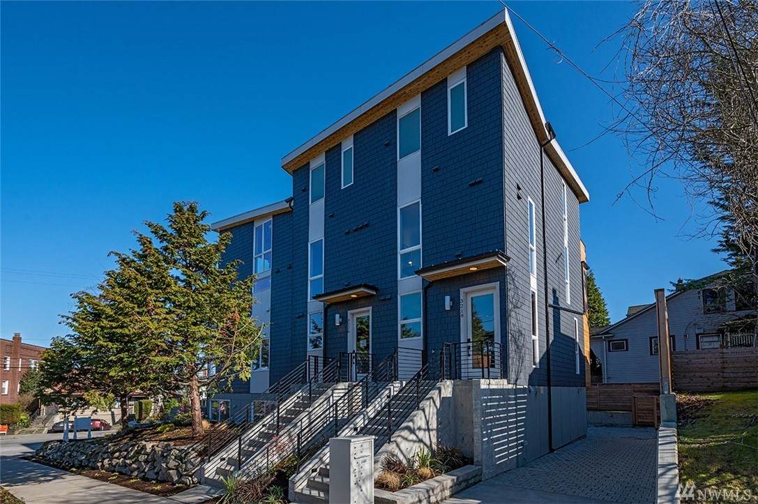3223 Fuhrman Ave - Photo 1