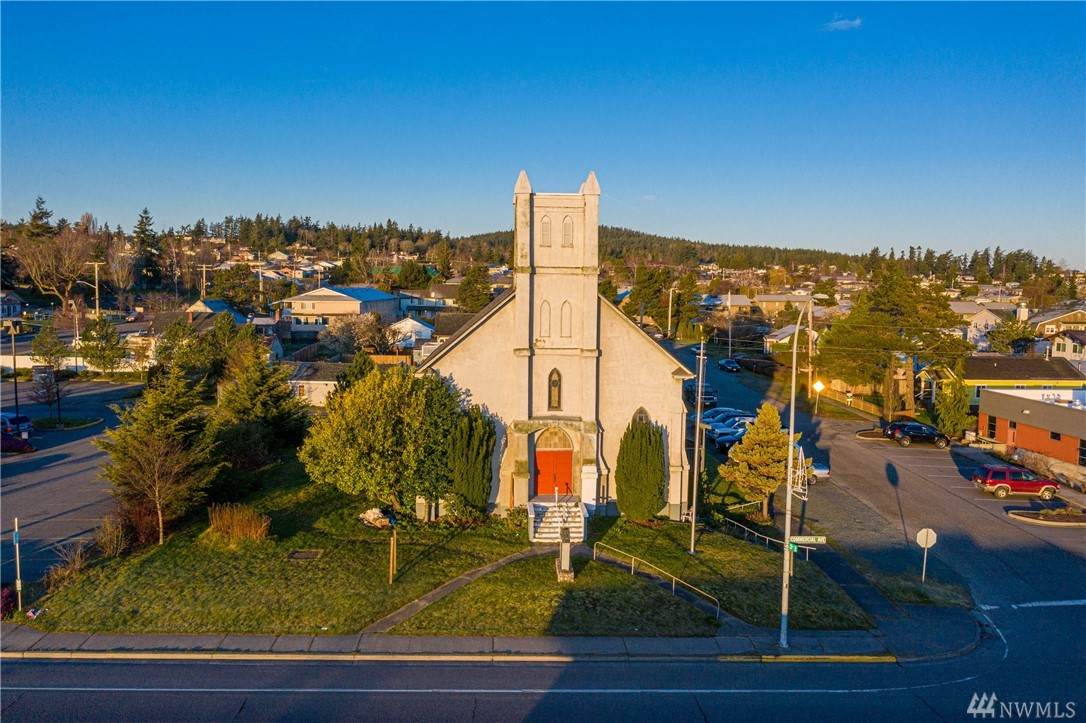 2802 Commercial Ave - Photo 1