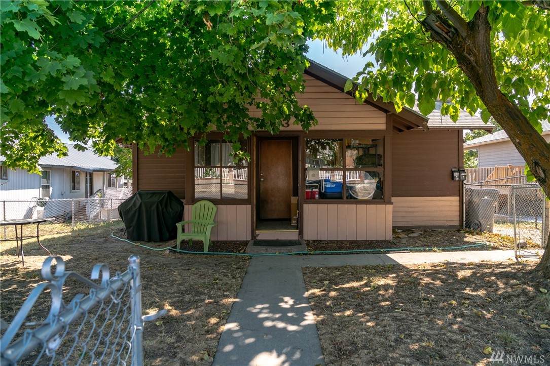 903 Methow St - Photo 1