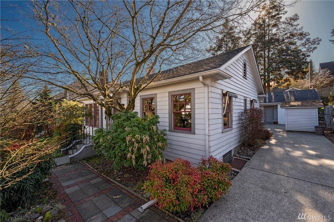 2221 Miller - Photo 1