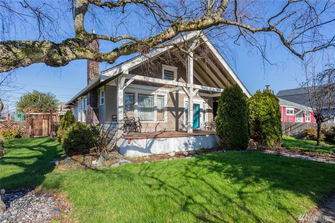 205 Victoria Ave - Photo 1
