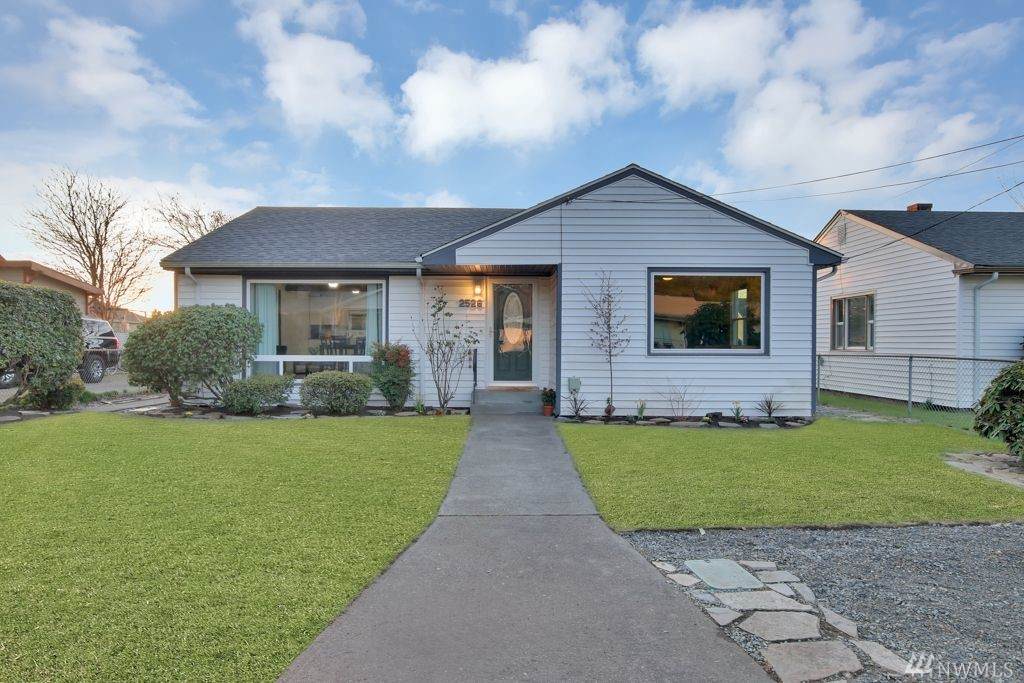 2526 Mountain View Ave - Photo 1