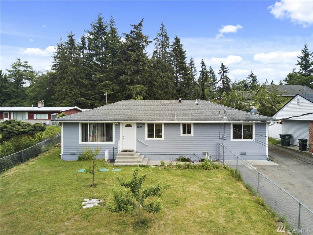 5621 Seahurst Ave - Photo 1