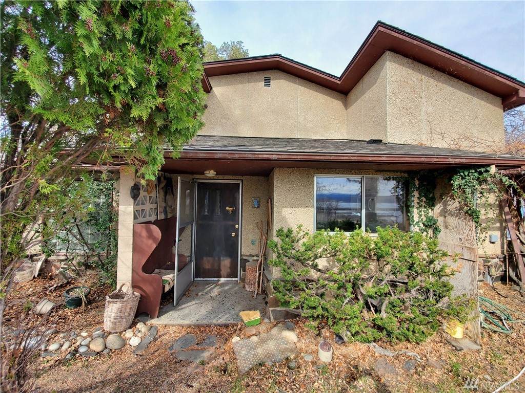 270 Lakeview Ave - Photo 1