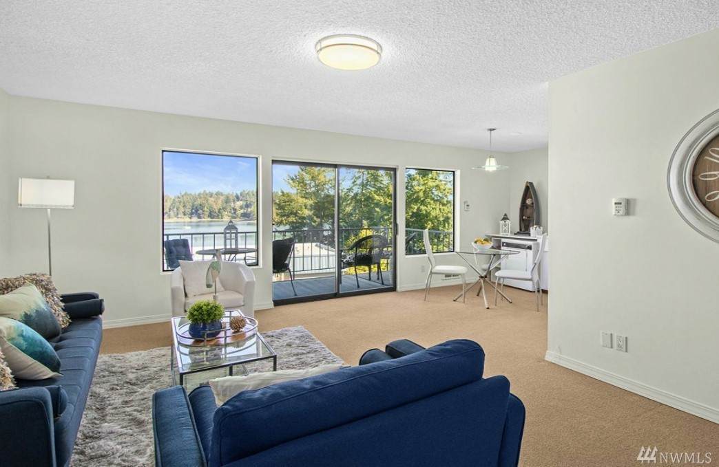 924 Shorewood Dr - Photo 1