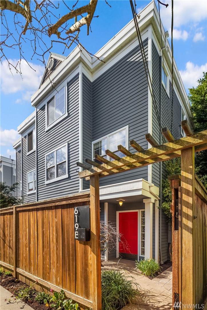 619 Federal Ave - Photo 1