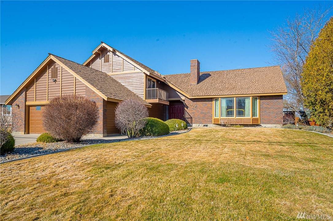 1330 Lakeway Dr - Photo 1