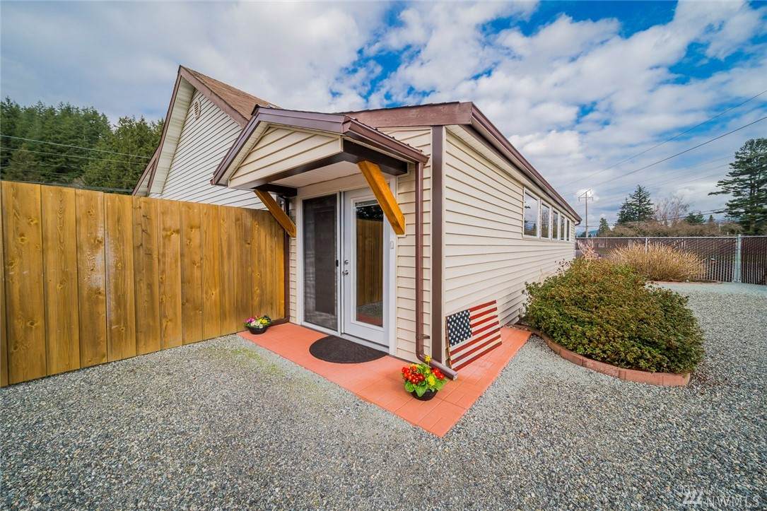 813 Cascade Hwy - Photo 1