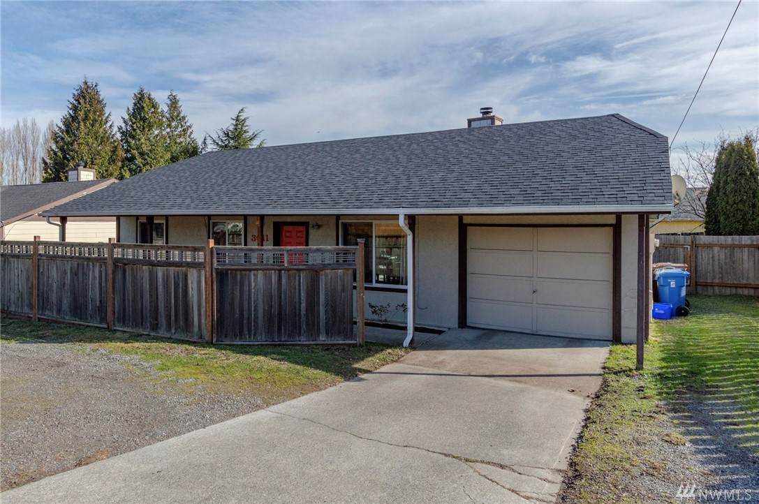 3611 49th Ave - Photo 1