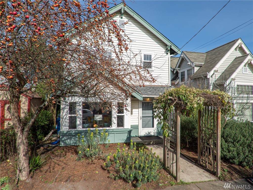 2704 Irving St - Photo 1