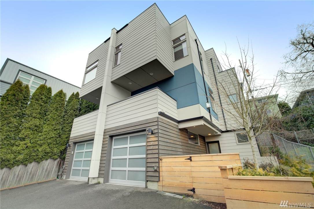 5006 Fauntleroy Wy - Photo 1