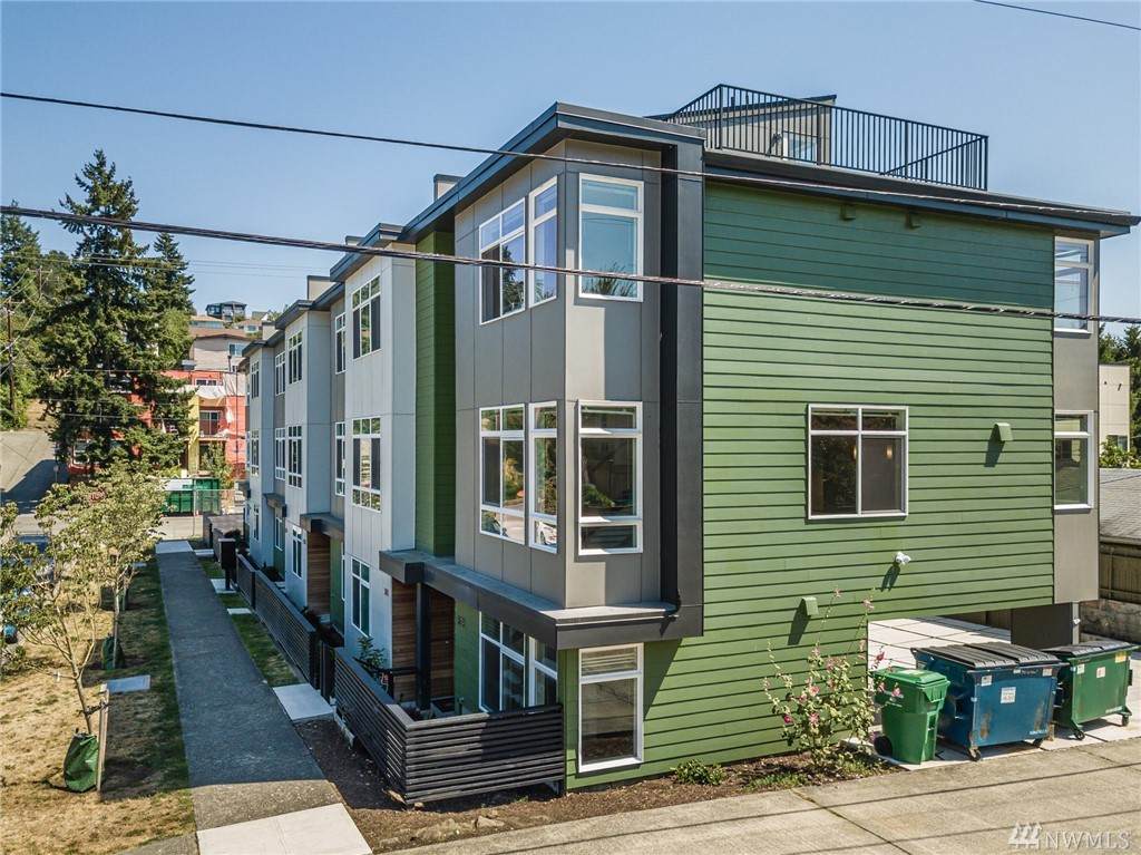 3905 Hudson St - Photo 1
