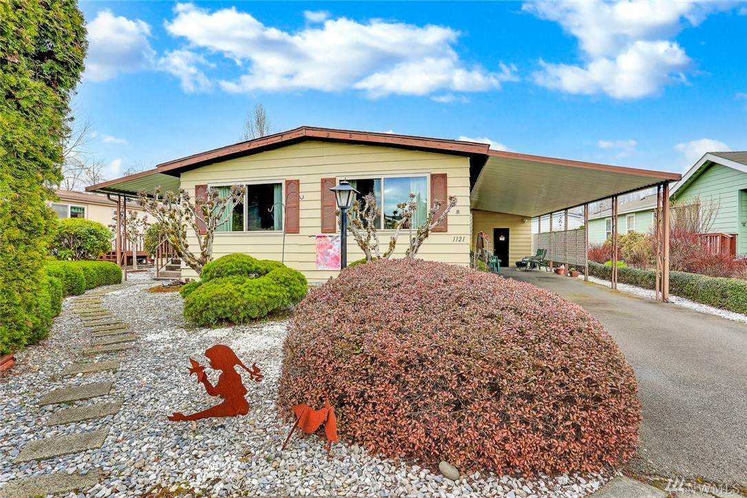 1121 Lake View Cir - Photo 1