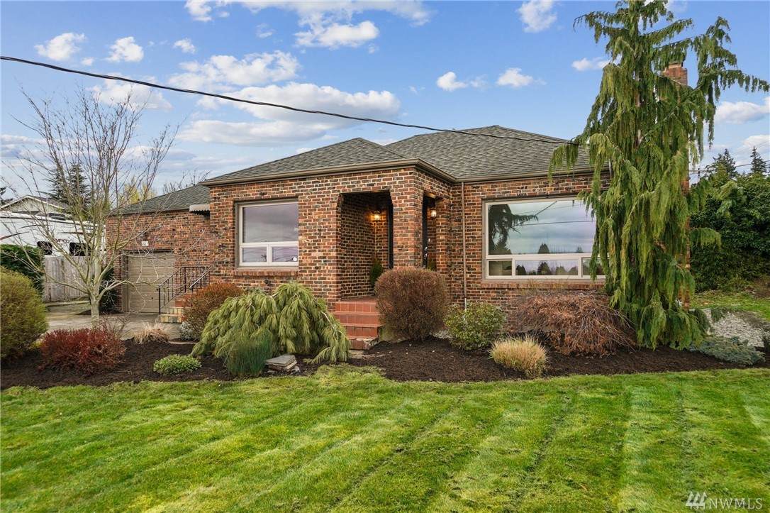 4819 33rd Ave - Photo 1
