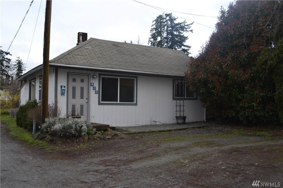 913 Broad St - Photo 1