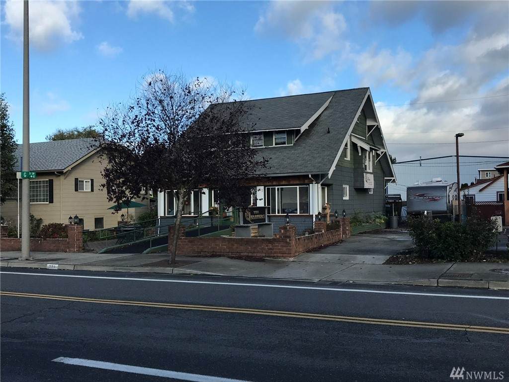 721 Main St - Photo 1