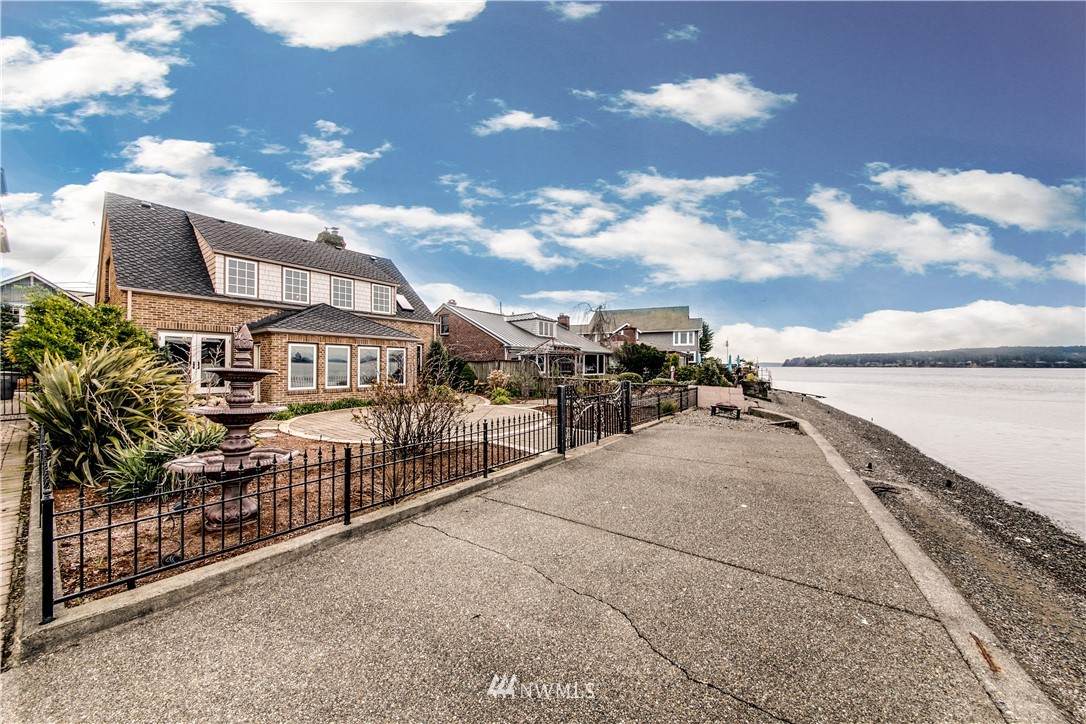 1806 Day Island Boulevard - Photo 1