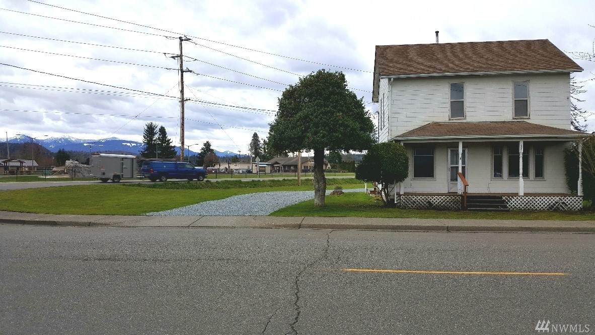 381 Mason Ave - Photo 1