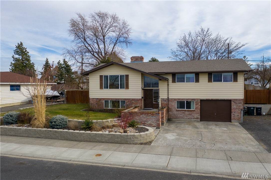 2011 Crestmont Dr - Photo 1