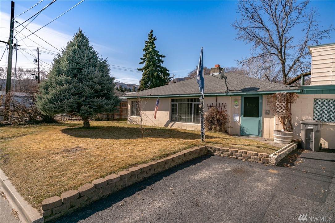 904 Morris St - Photo 1