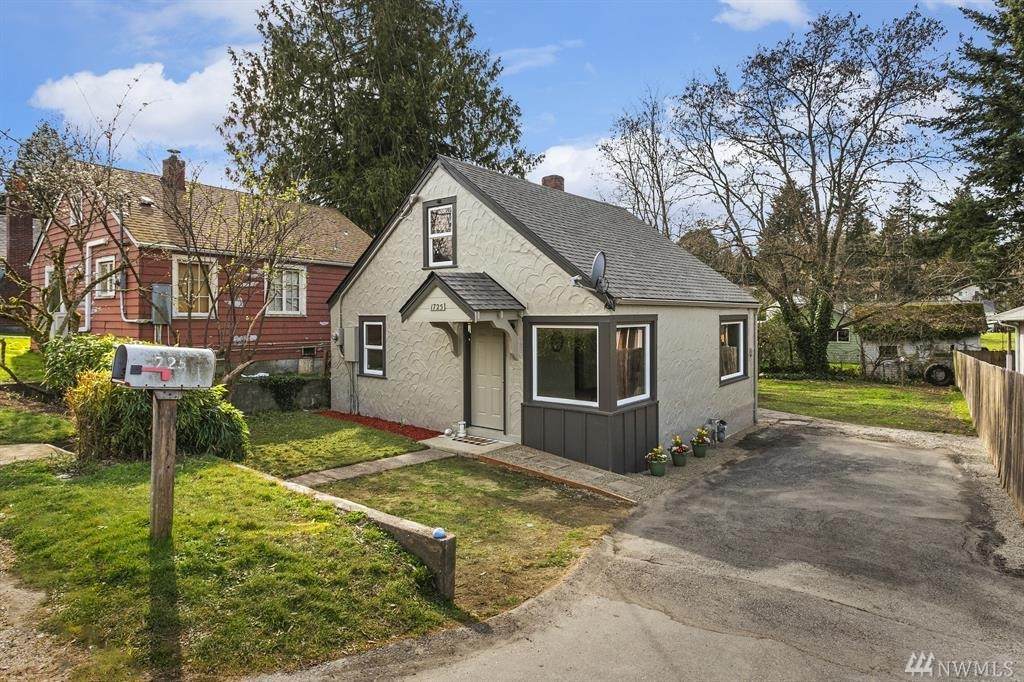 1725 Rainier Ave - Photo 1