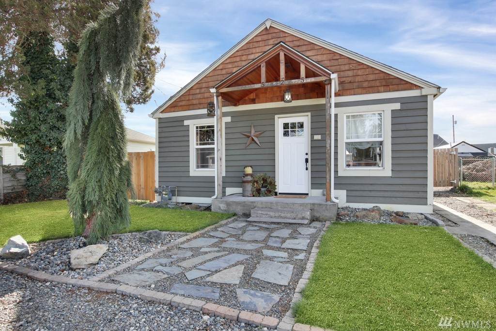 525 Balm Ave - Photo 1