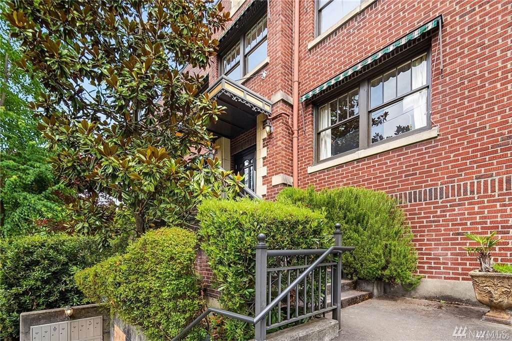 2634 Franklin Ave - Photo 1