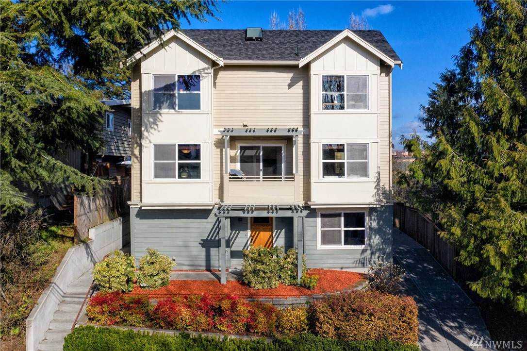 2822 Dakota St - Photo 1