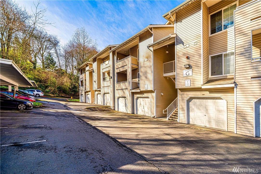 801 Rainier Ave - Photo 1