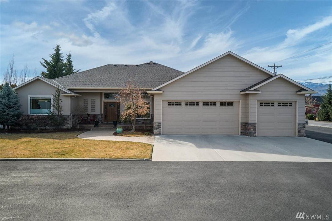2917 Cascade Ave - Photo 1