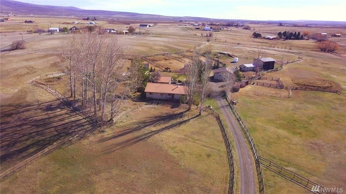 7130 Parke Creek Rd - Photo 1
