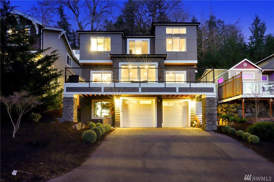 1048 205th Ave - Photo 1