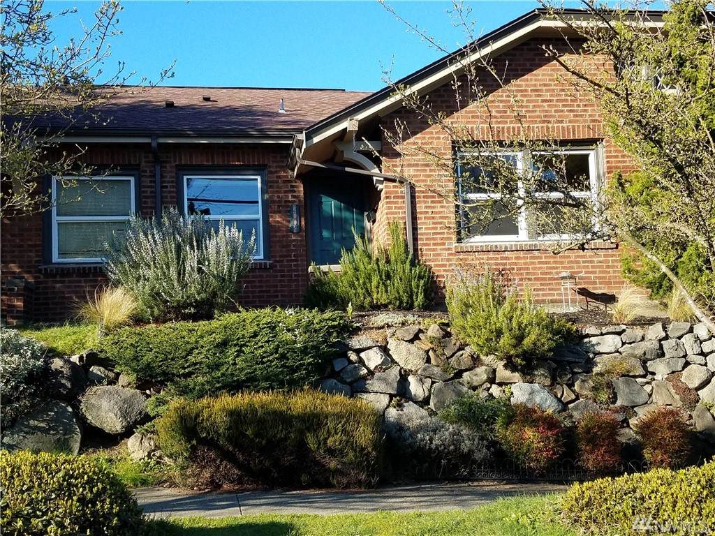 2004 Pine St - Photo 1