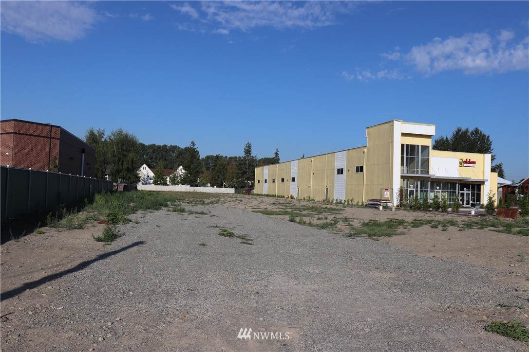 23809 West Valley Hwy - Photo 1