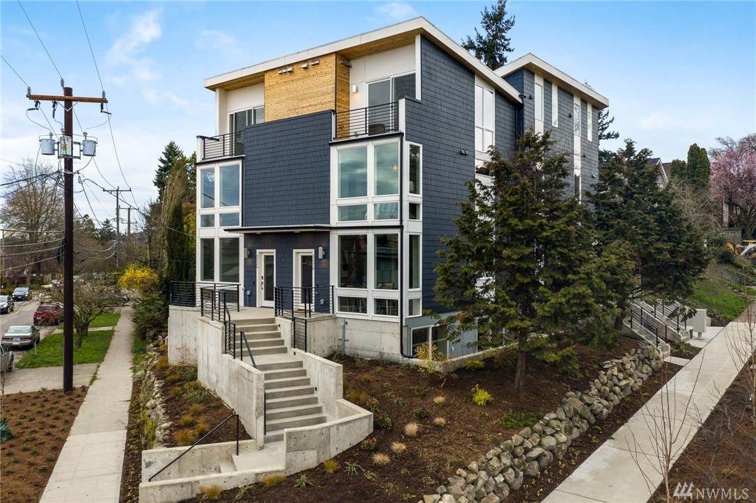3225 Fuhrman Ave - Photo 1