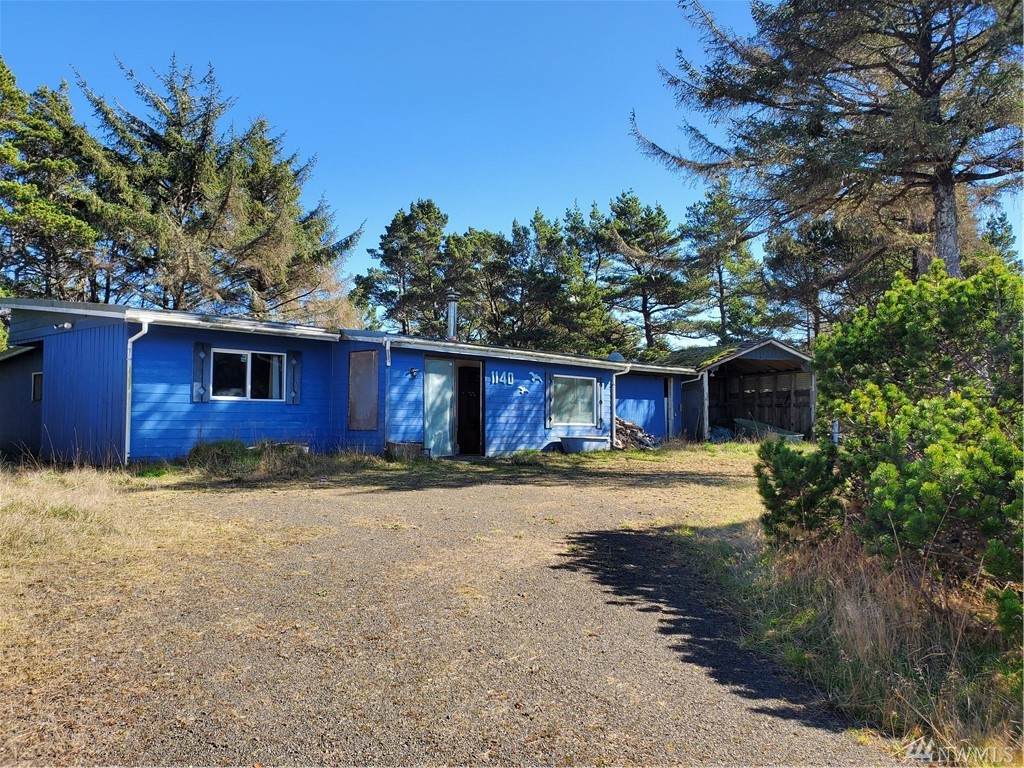 1140 Chester Ave - Photo 1